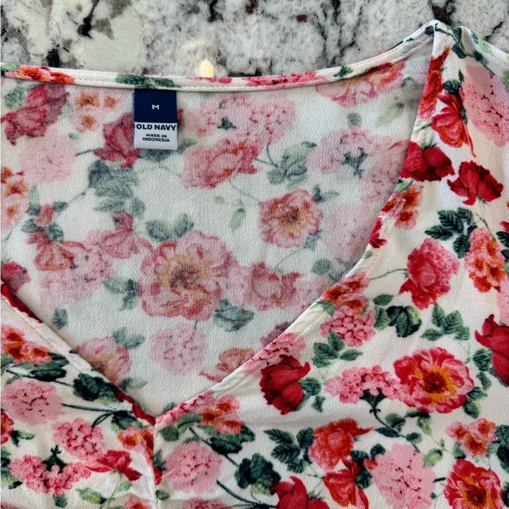 Old Navy Pink Floral Ruched V-Neck Blouse Medium Romantic Top